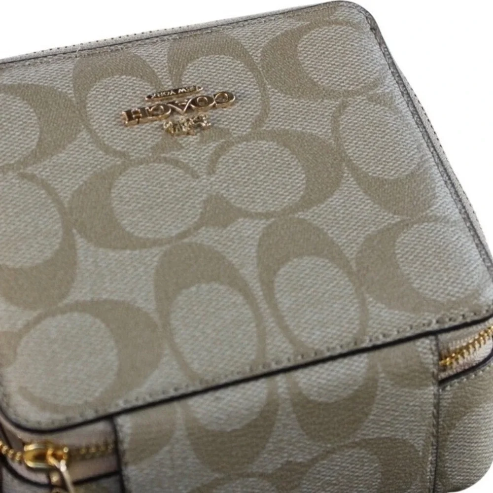 Coach Signature Canvas Square Jewelry Box Khaki Chalk Gold‎ Hardware Travel Case